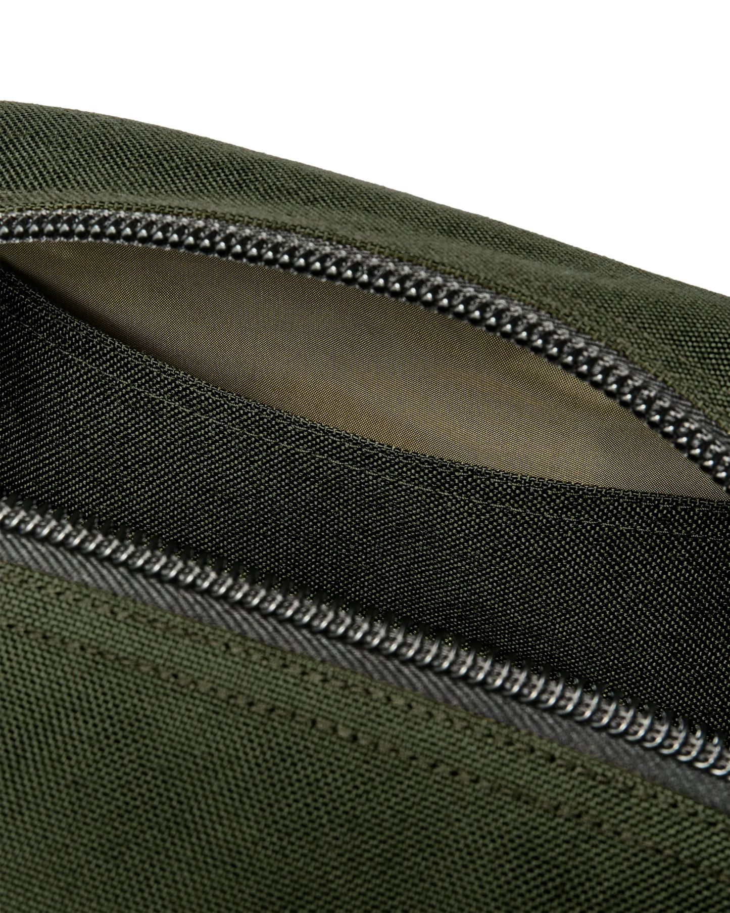 Filson DRYDEN TRAVEL PACK A Dopp kit to carry travel essentials for a lifetime.