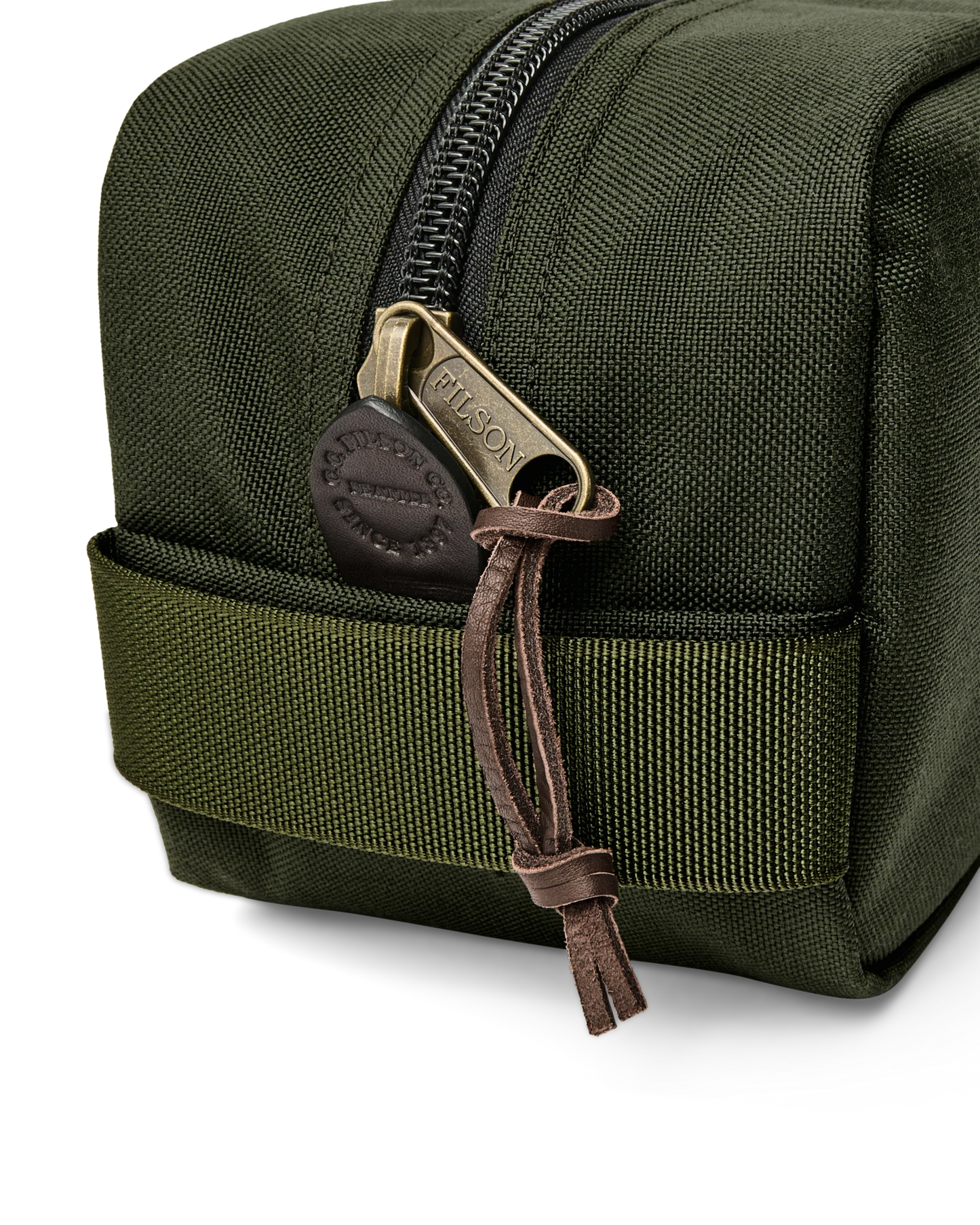 Filson DRYDEN TRAVEL PACK A Dopp kit to carry travel essentials for a lifetime.