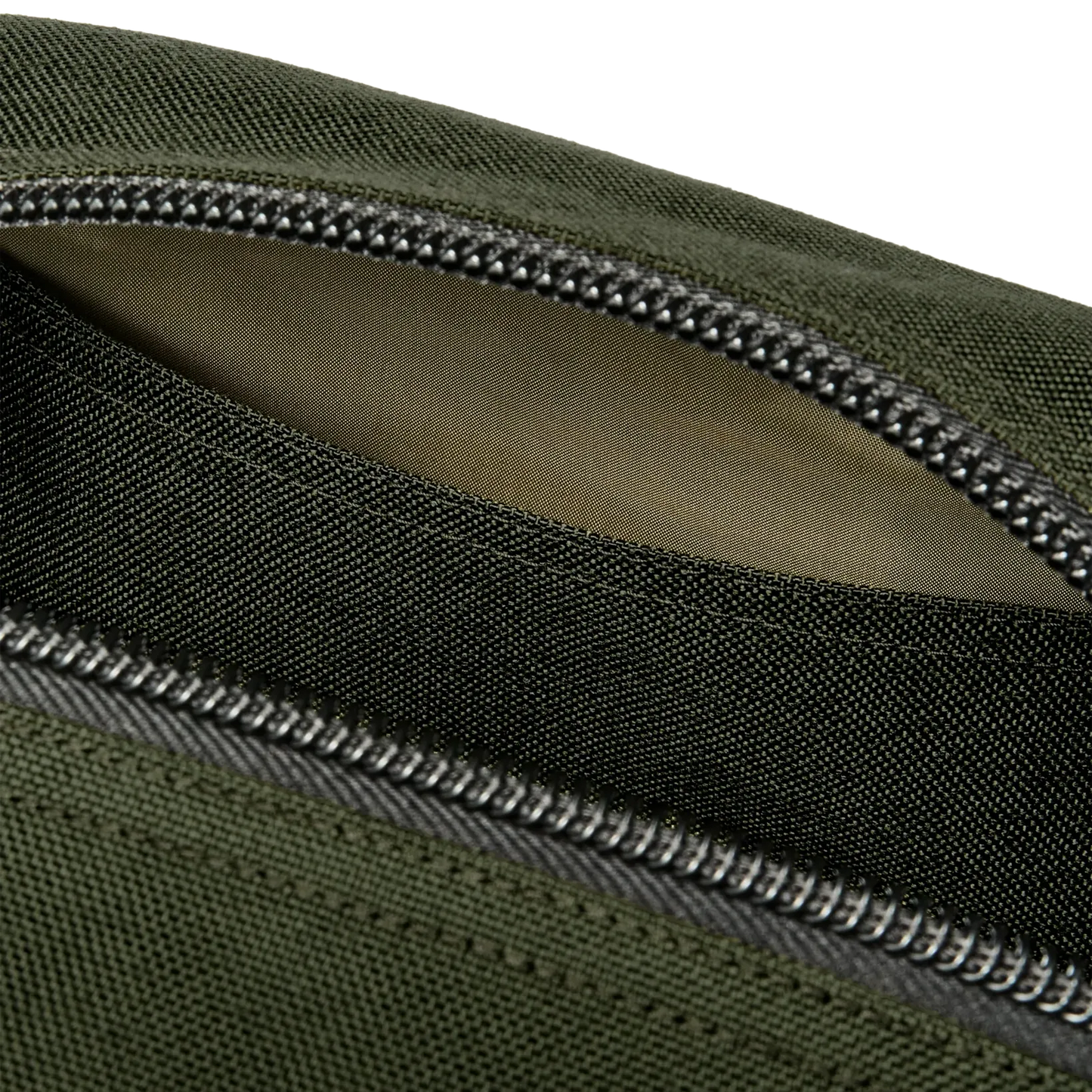 Filson DRYDEN TRAVEL PACK A Dopp kit to carry travel essentials for a lifetime.