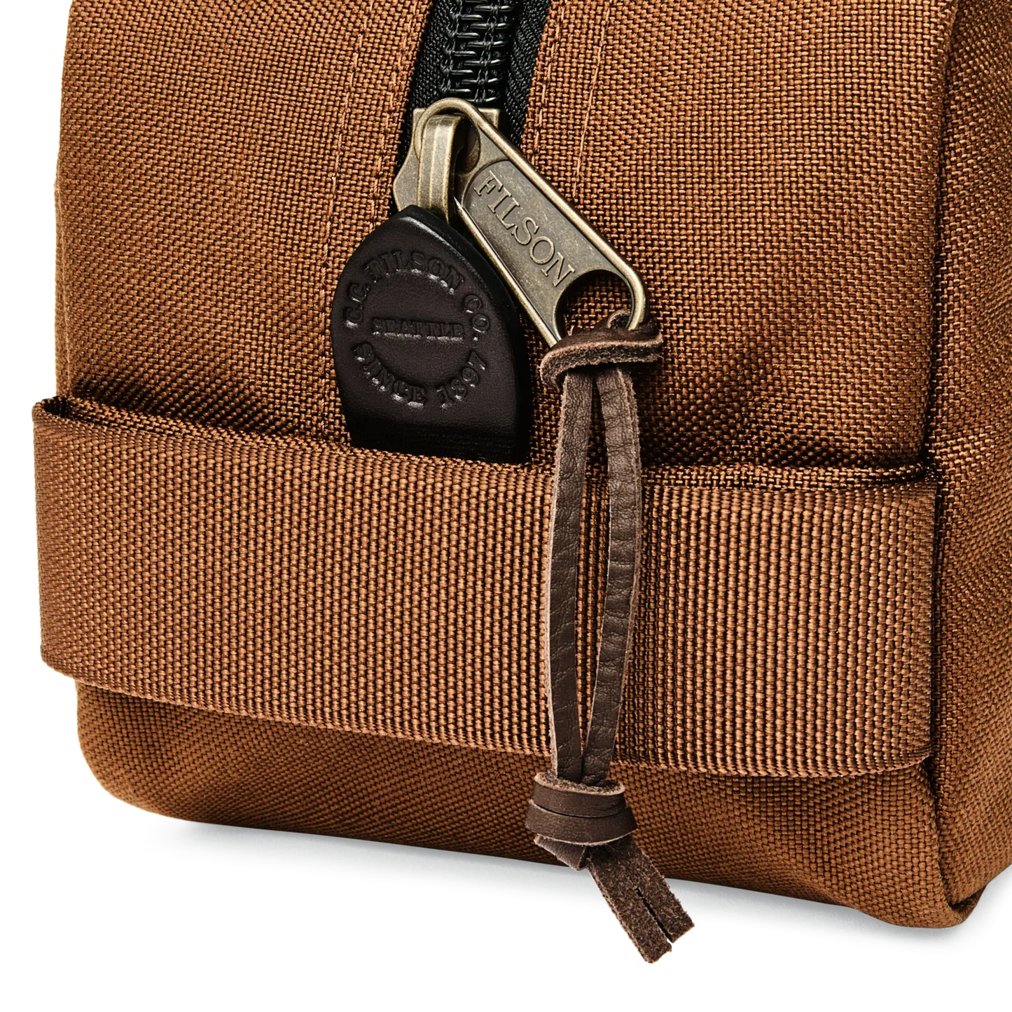 Filson DRYDEN TRAVEL PACK A Dopp kit to carry travel essentials for a lifetime.