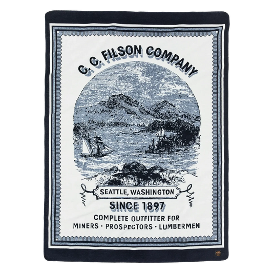Filson WOOL-BLEND BLANKET Crafted in Italy with a premium wool blend.
