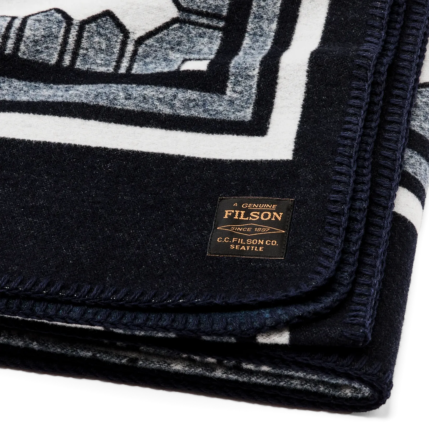 Filson WOOL-BLEND BLANKET Crafted in Italy with a premium wool blend.