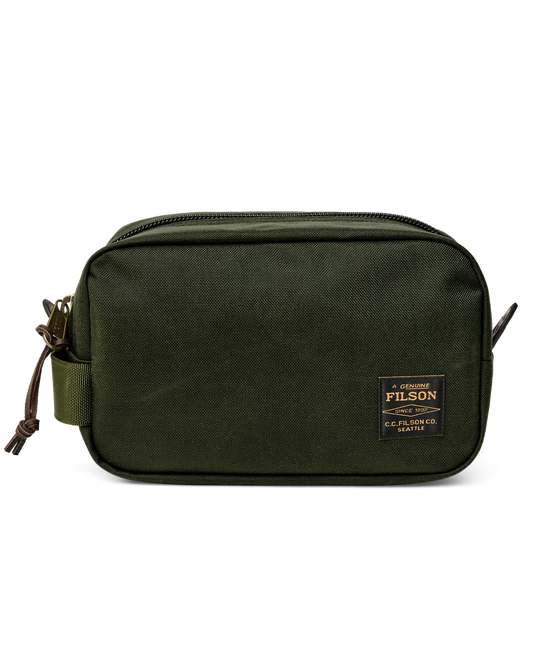 Filson DRYDEN TRAVEL PACK A Dopp kit to carry travel essentials for a lifetime.